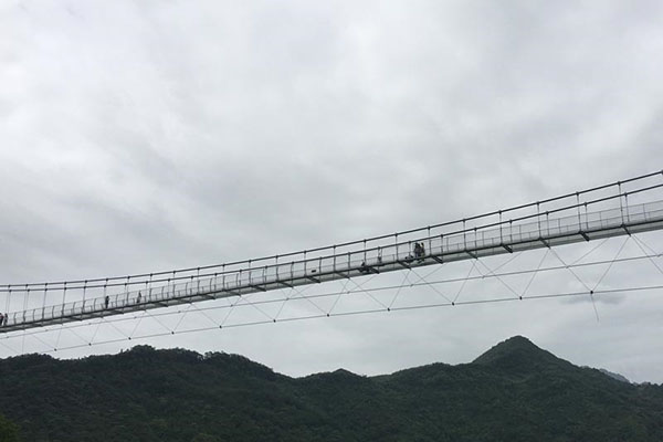 景观玻璃悬索桥