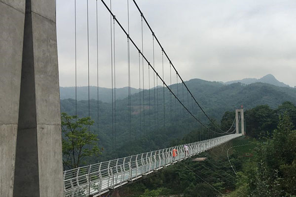 景区空中玻璃桥