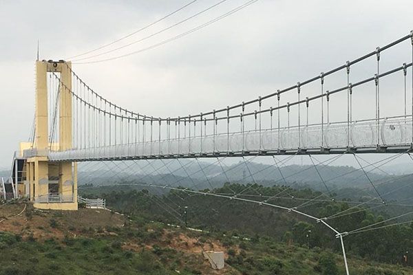 景区悬空玻璃桥