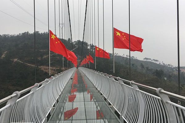 悬索玻璃吊桥
