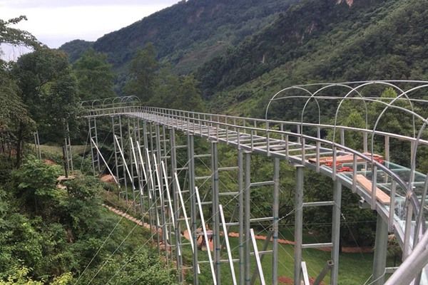 景观玻璃水滑道