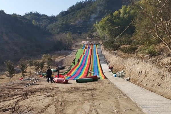 七彩滑道
