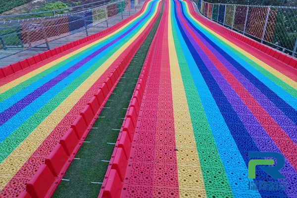 七彩滑道