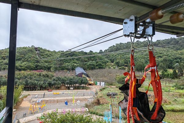 高空滑索